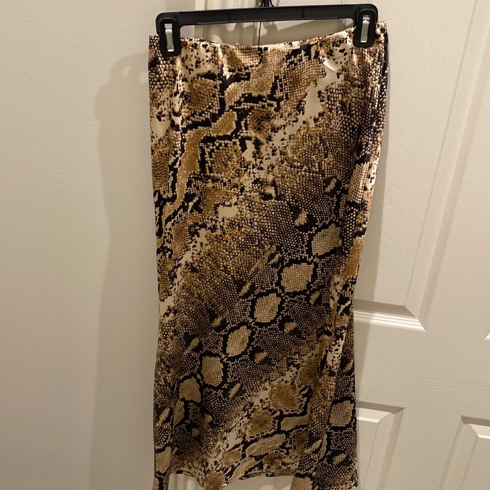 Snake print midi skirt. Size small